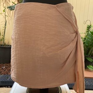 Forever 21 $25 Peach and Black Skirt size M